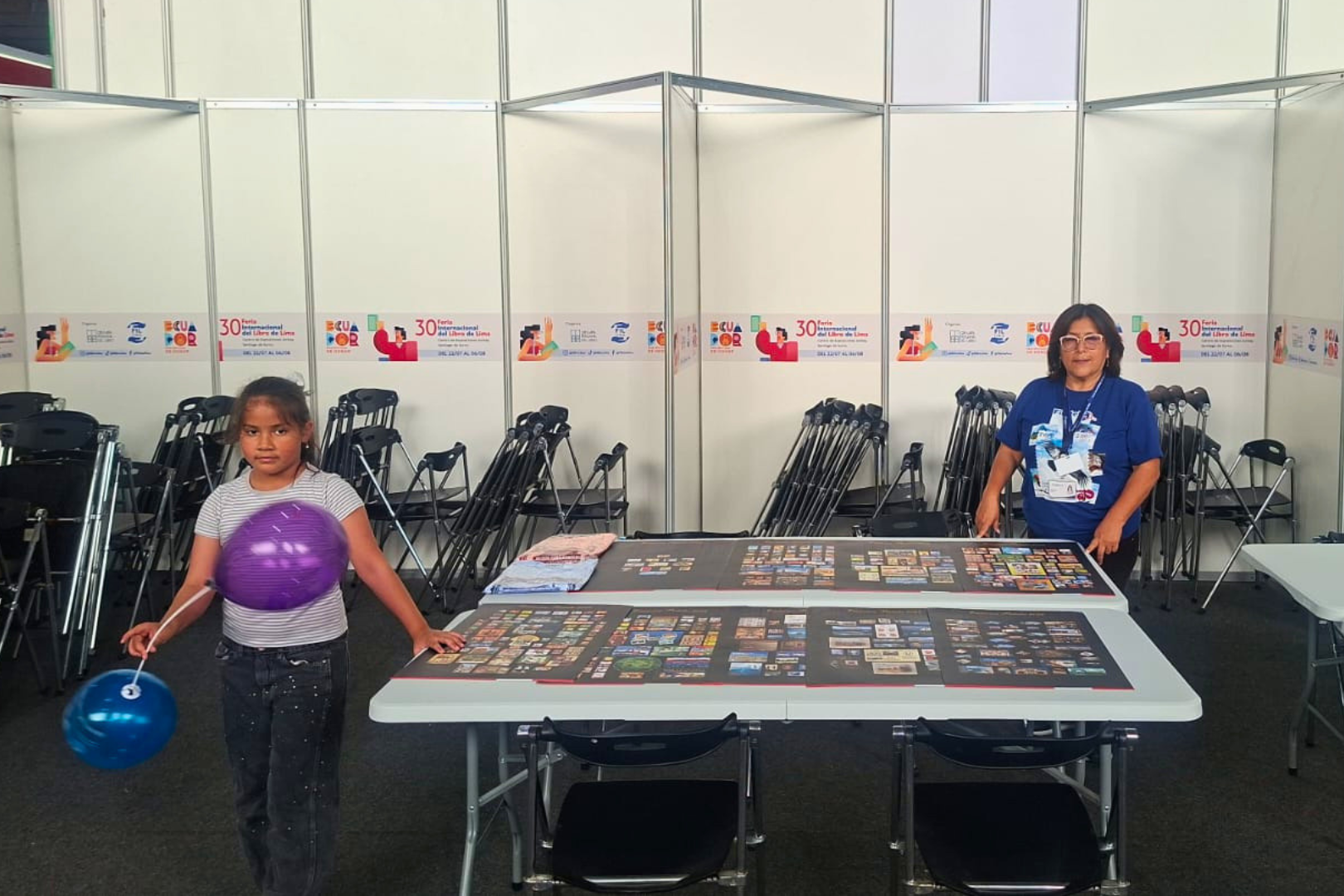 Coleccionistas y filatelistas participaron en el Intercambio de Estampillas en la 30.ª Feria Internacional del Libro de Lima