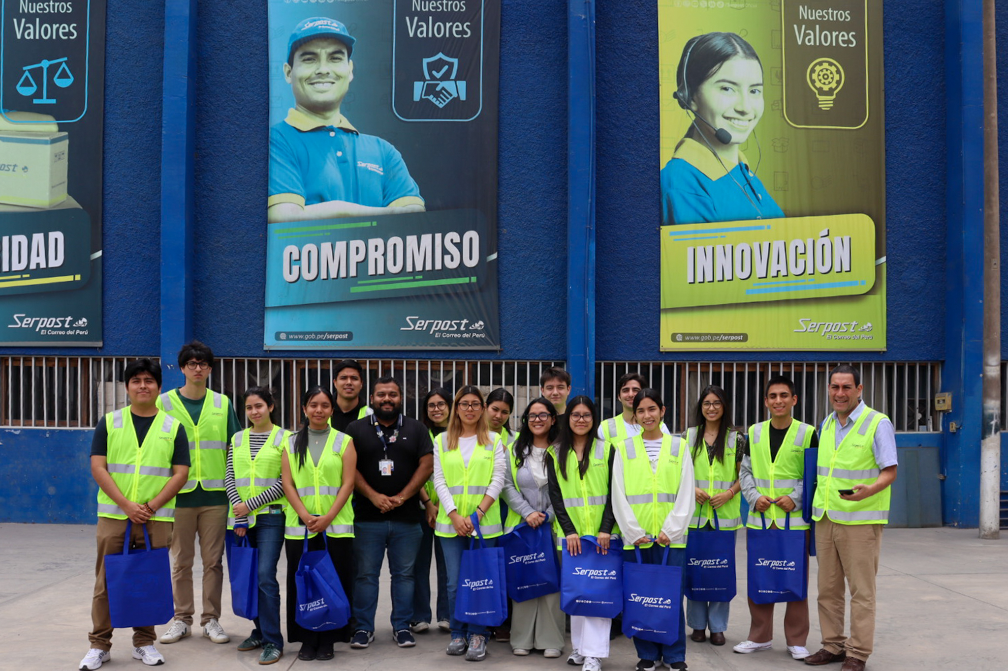 Estudiantes de Ingeniería Industrial de la Universidad de Lima visitan el Centro de Clasificación Postal de Tomás Valle