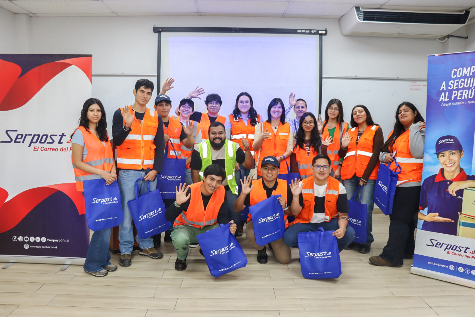 Visita de estudiantes de Negocios Internacionales de la Universidad de Lima a Serpost